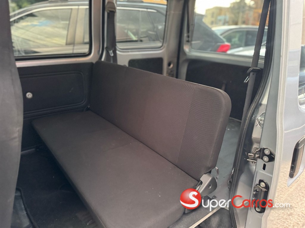 2020 Daihatsu Hijet Minivan — foto 4 / 7