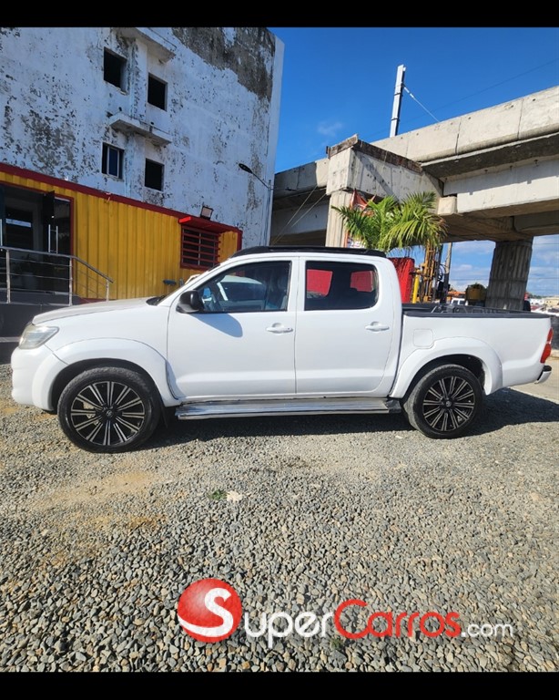 2010 Toyota Hilux — foto 2 / 10