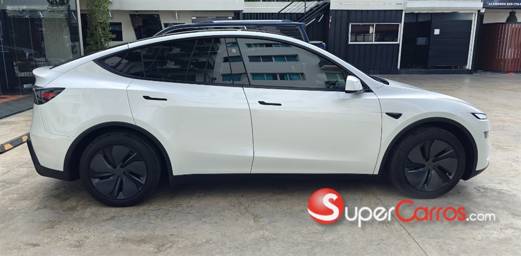 2026 Tesla Model Y Long Range — foto 5 / 7