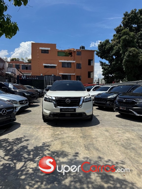 2023 Nissan Pathfinder Advance — foto 2 / 12