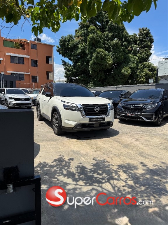 2023 Nissan Pathfinder Advance — foto 3 / 12