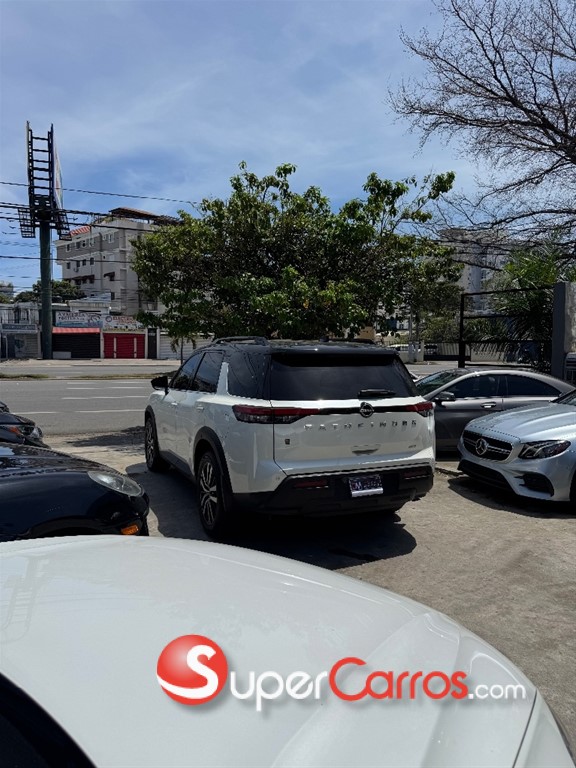 2023 Nissan Pathfinder Advance — foto 8 / 12