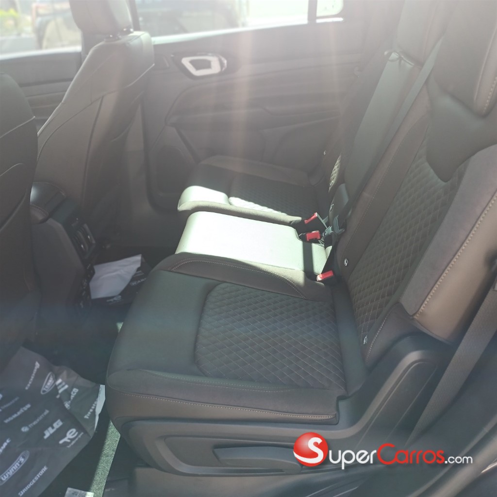 2024 Jeep Commander Overland — foto 7 / 11