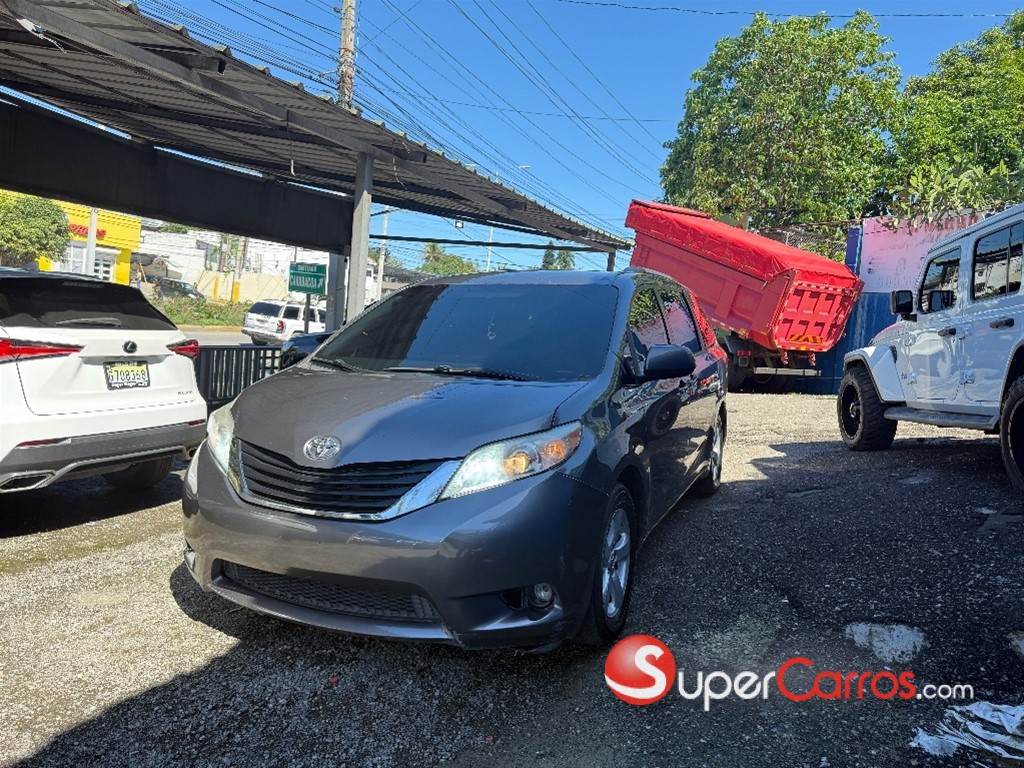 2017 Toyota Sienna LE
