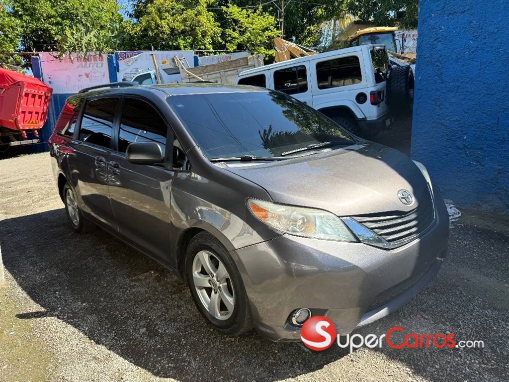2017 Toyota Sienna LE — foto 5 / 8