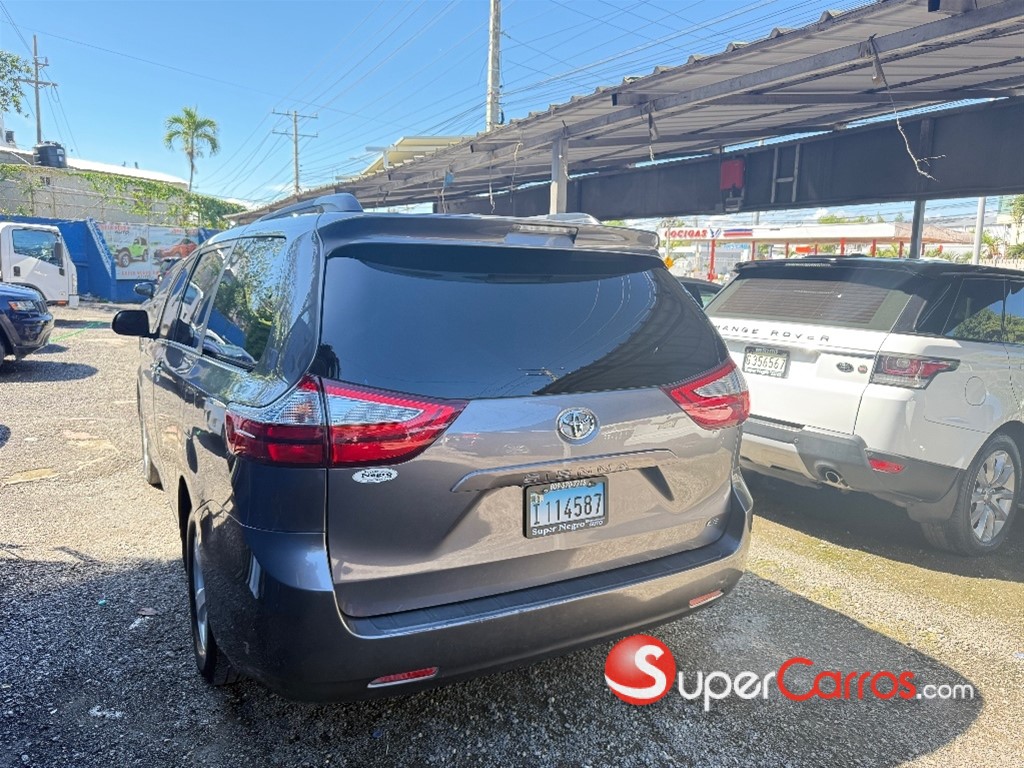 2017 Toyota Sienna LE — foto 8 / 8