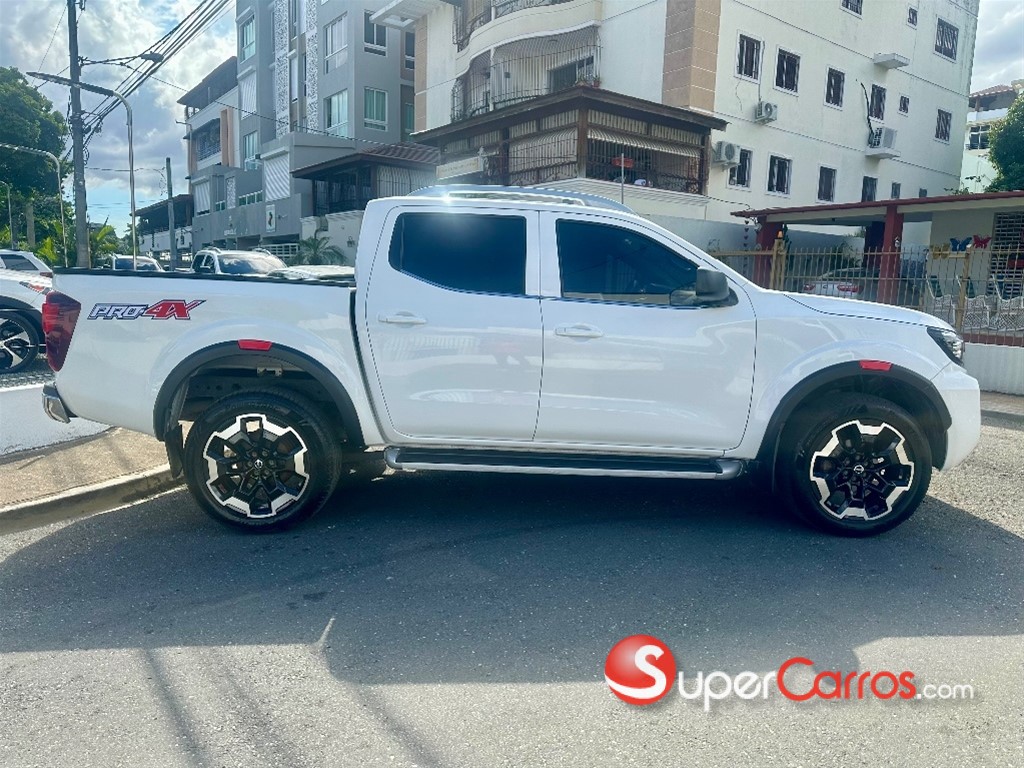 2020 Nissan Frontier — foto 2 / 11