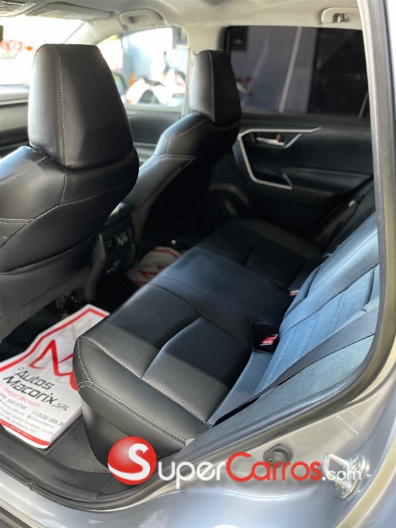 2021 Toyota RAV4 XLE Hybrid — foto 4 / 12