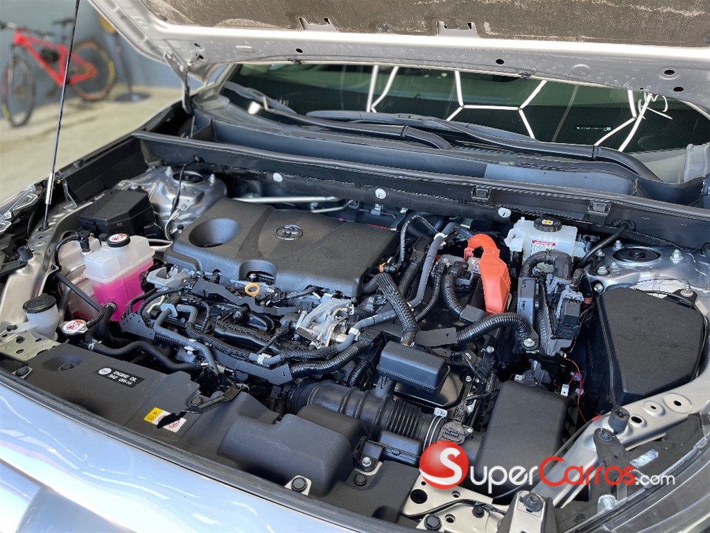 2021 Toyota RAV4 XLE Hybrid — foto 8 / 12