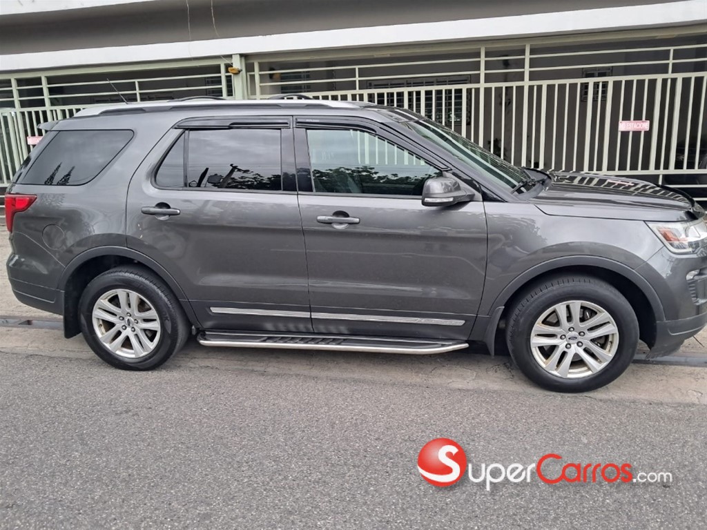2019 Ford Explorer XLT 4WD — foto 2 / 9