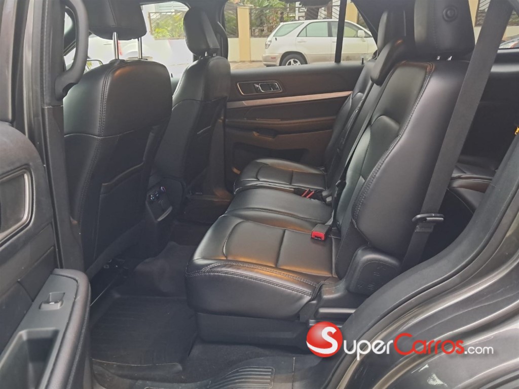 2019 Ford Explorer XLT 4WD — foto 4 / 9