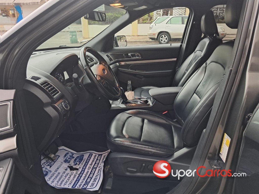2019 Ford Explorer XLT 4WD — foto 5 / 9