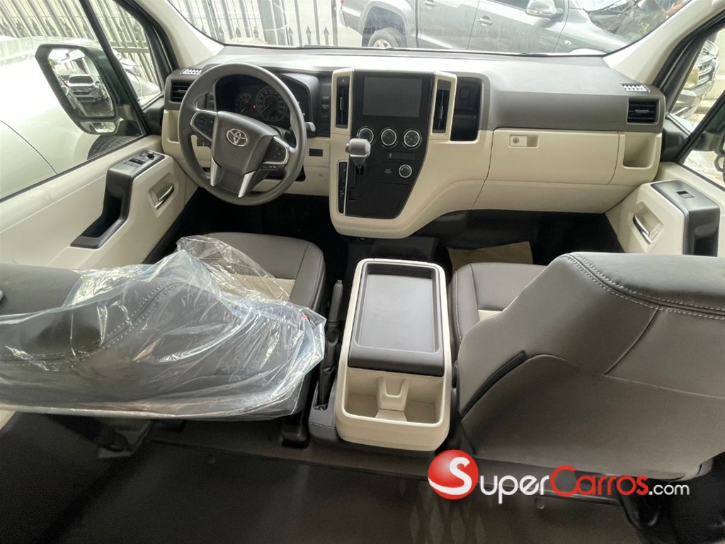 2025 Toyota Hiace GL — foto 2 / 8