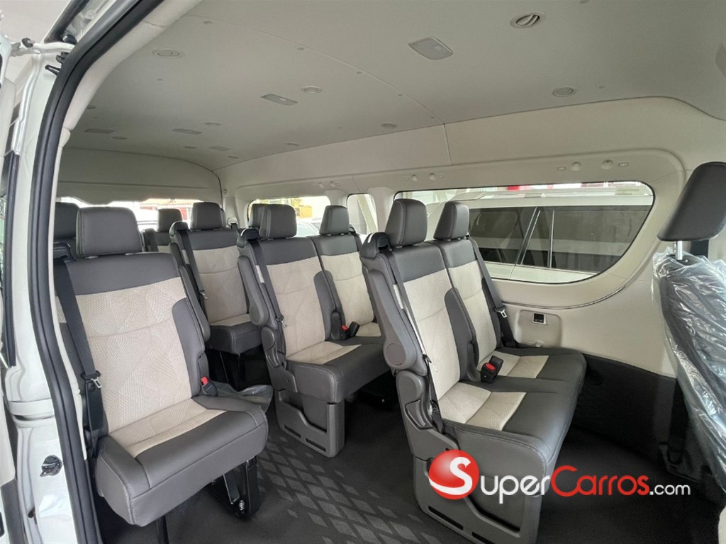 2025 Toyota Hiace GL — foto 3 / 8