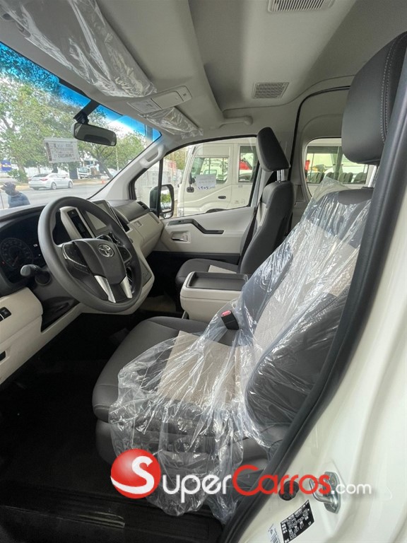 2025 Toyota Hiace GL — foto 6 / 8