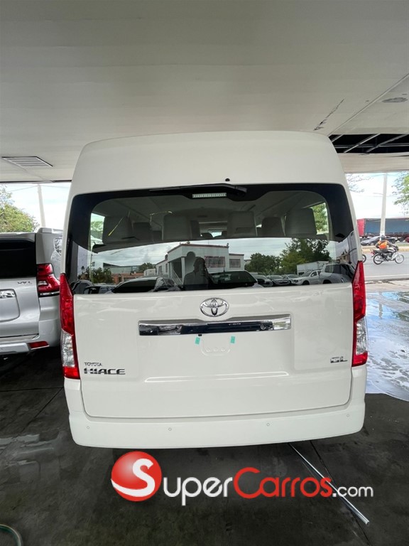 2025 Toyota Hiace GL — foto 8 / 8