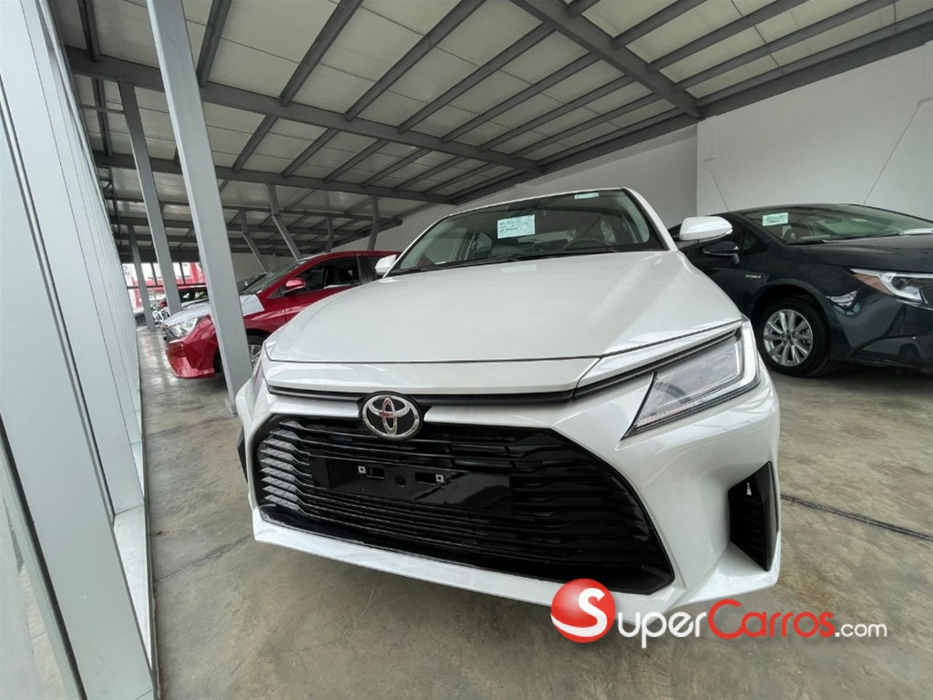 2025 Toyota Yaris E — foto 3 / 6