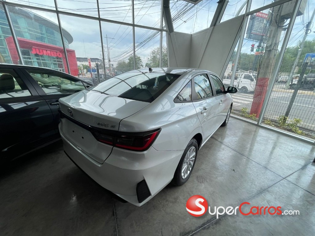 2025 Toyota Yaris E — foto 4 / 6