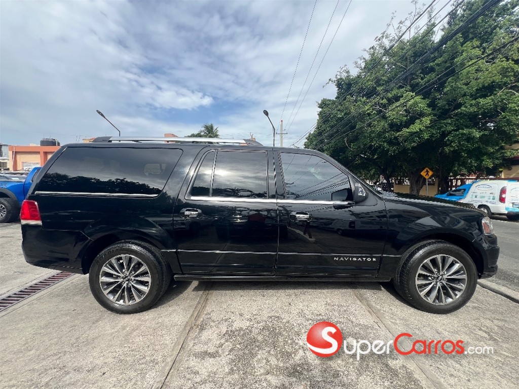 2017 Lincoln Navigator LONG — foto 4 / 12