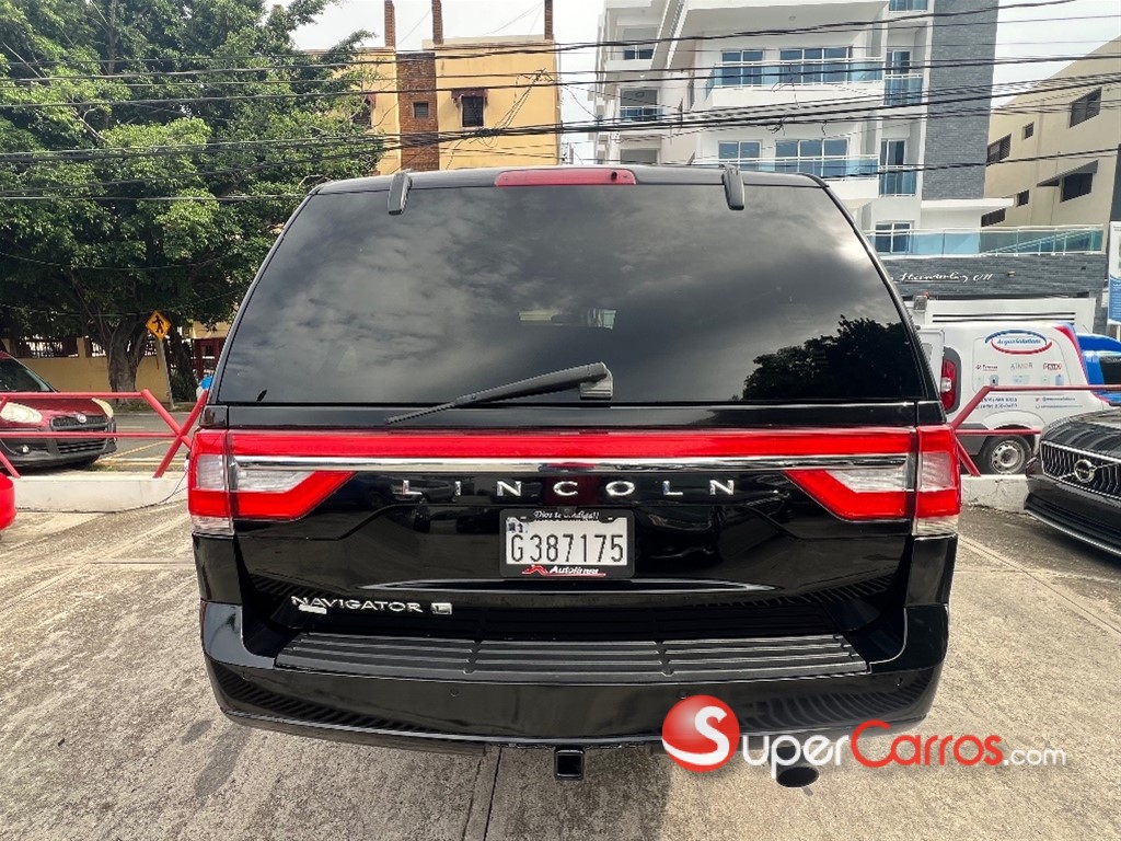 2017 Lincoln Navigator LONG — foto 6 / 12