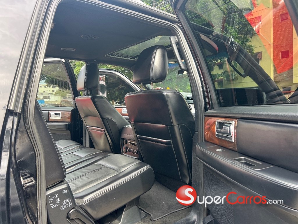2017 Lincoln Navigator LONG — foto 11 / 12