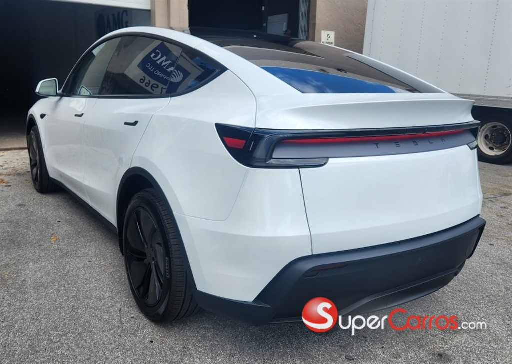 2026 Tesla Model Y Long Range — foto 2 / 10