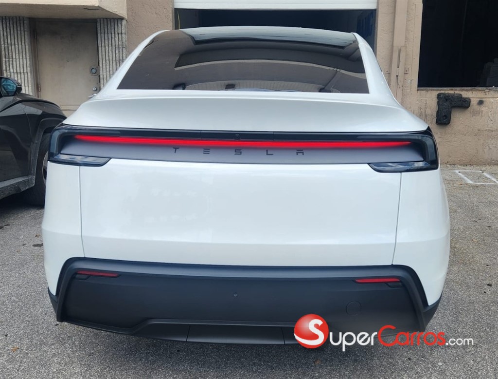 2026 Tesla Model Y Long Range — foto 3 / 10