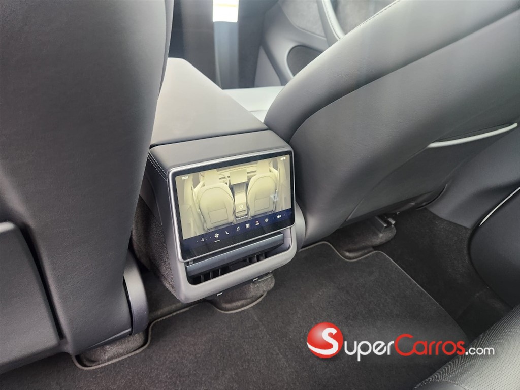 2026 Tesla Model Y Long Range — foto 4 / 10