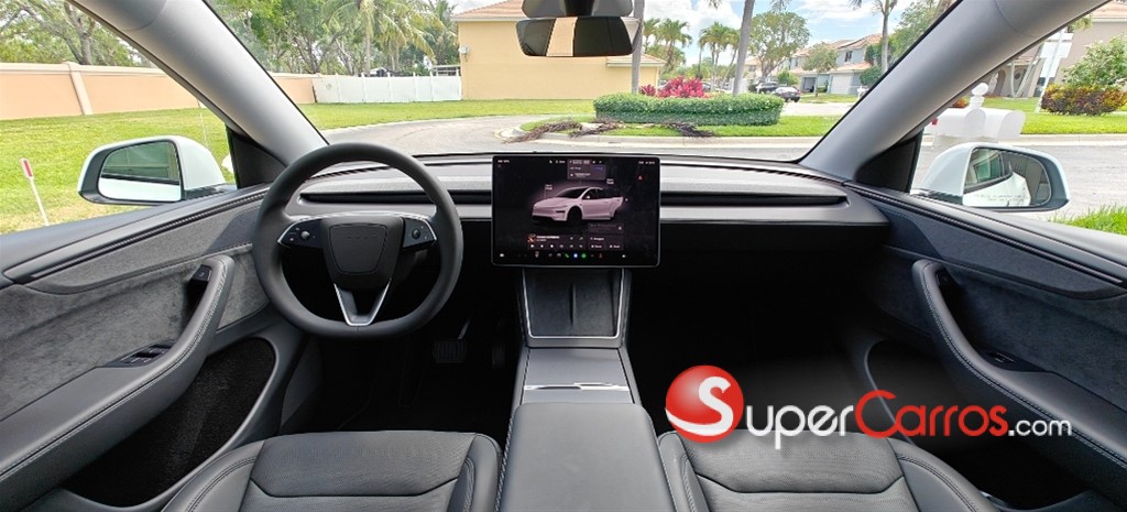 2026 Tesla Model Y Long Range — foto 9 / 10