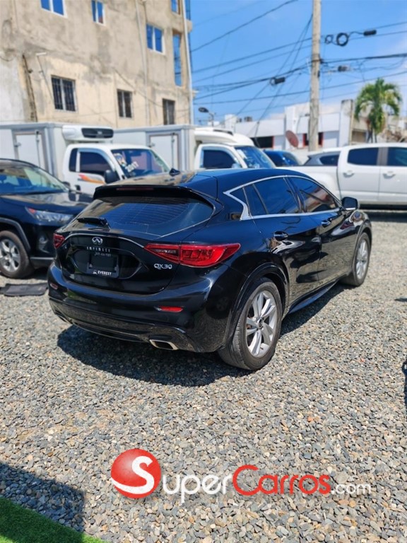 2018 Infiniti QX-30 — foto 3 / 8