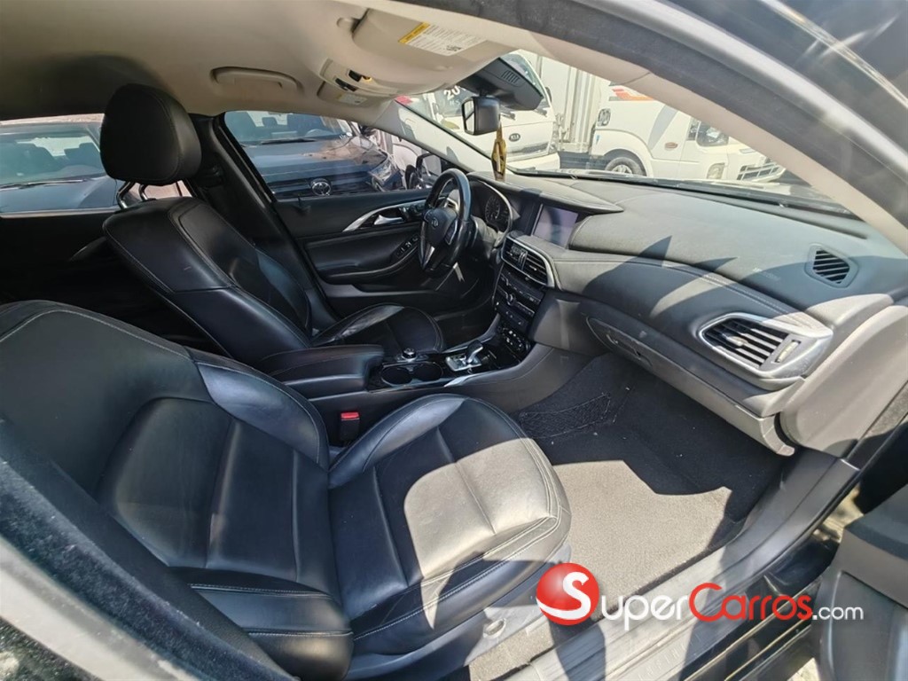 2018 Infiniti QX-30 — foto 6 / 8