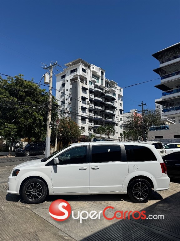 2019 Dodge Caravan — foto 2 / 10