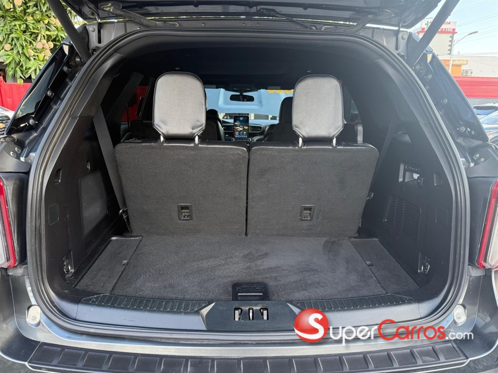 2020 Ford Explorer ST — foto 11 / 12