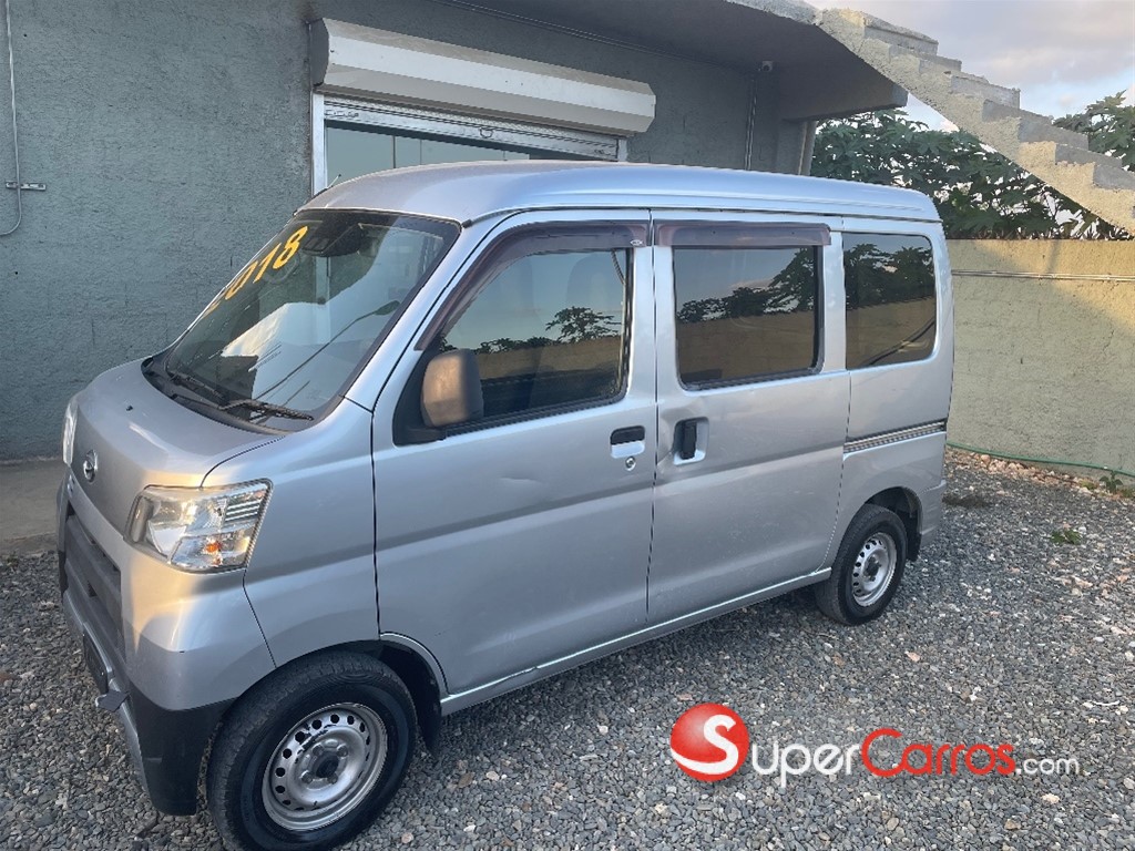 2018 Daihatsu Hijet — foto 2 / 8