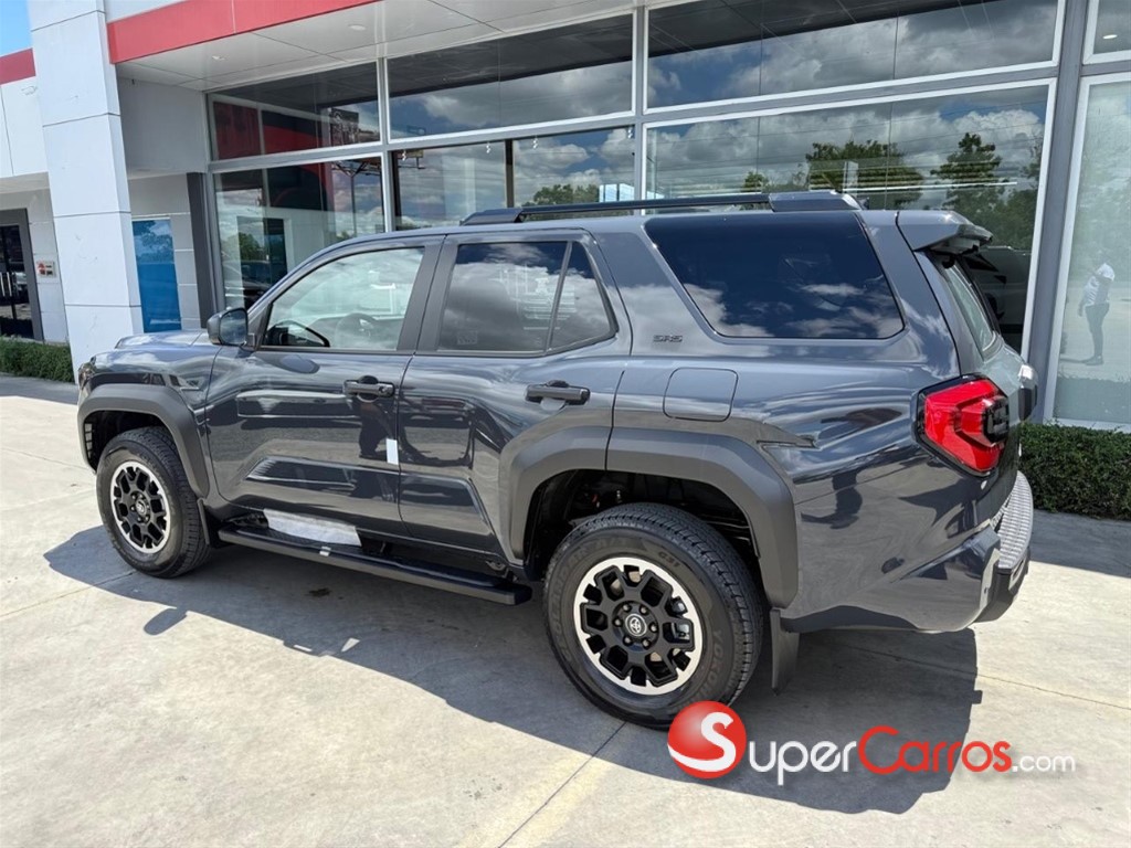 2026 Toyota 4 Runner SR5 — foto 3 / 9
