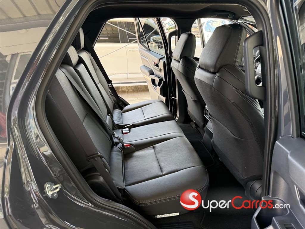 2026 Toyota 4 Runner SR5 — foto 7 / 9