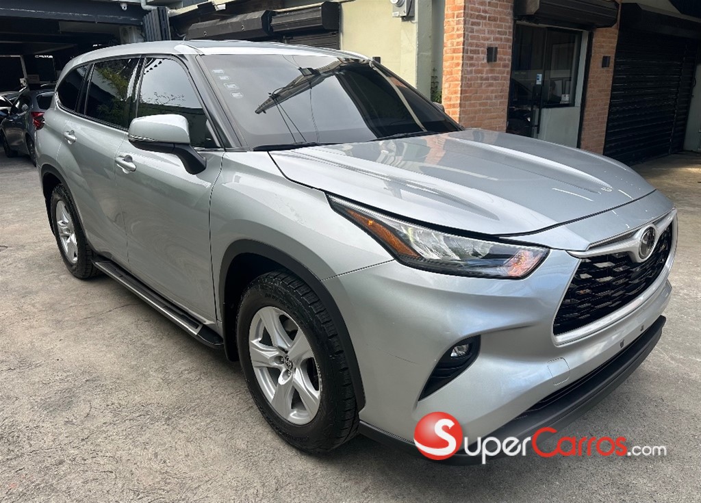 2020 Toyota Highlander LE — foto 2 / 10