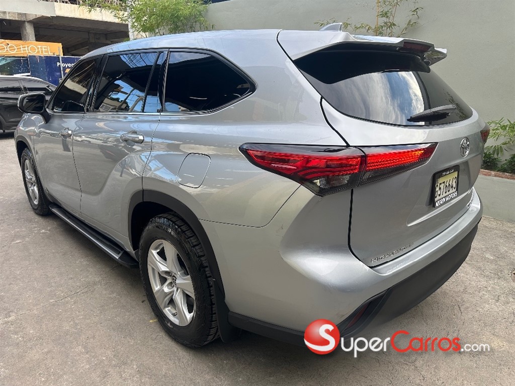 2020 Toyota Highlander LE — foto 5 / 10
