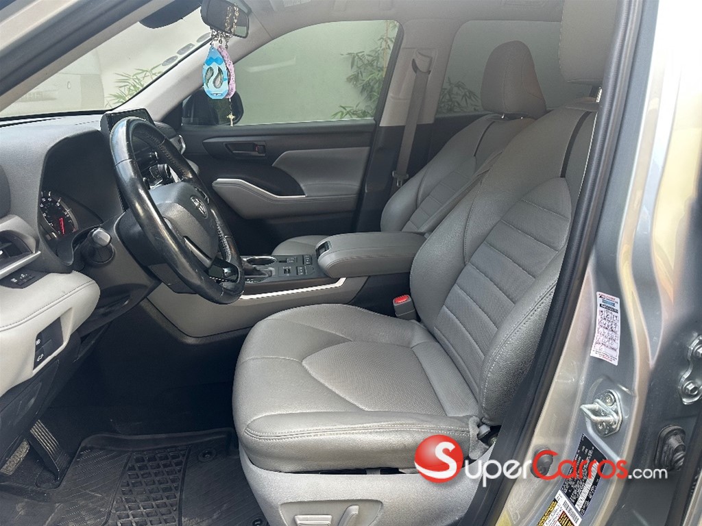 2020 Toyota Highlander LE — foto 6 / 10