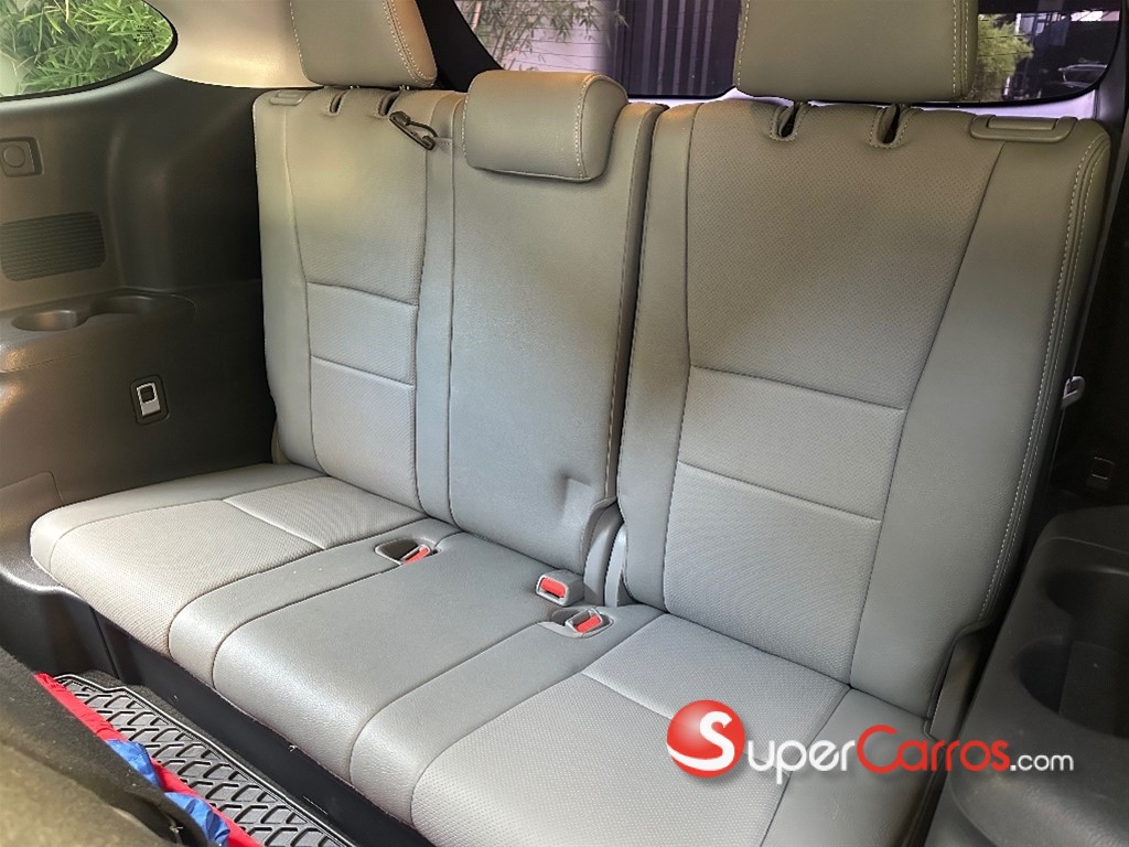 2020 Toyota Highlander LE — foto 8 / 10