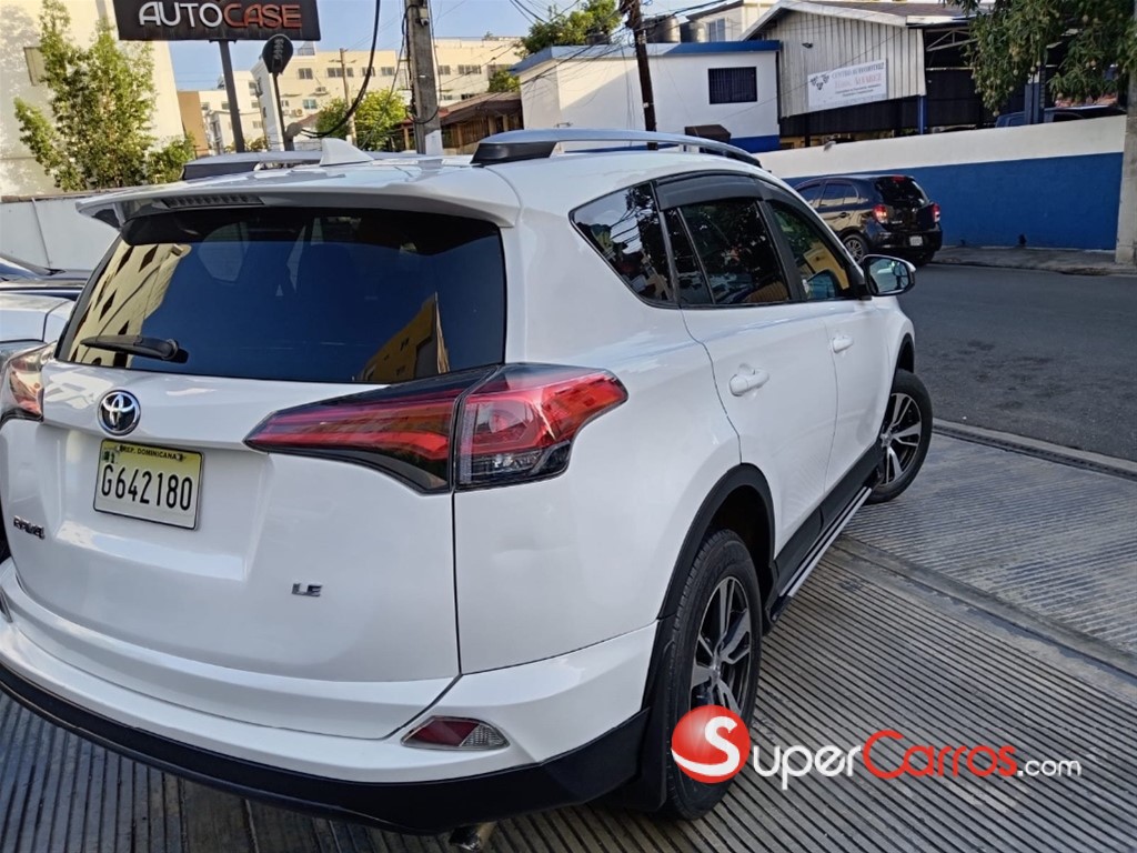 2017 Toyota RAV4 LE — foto 2 / 8