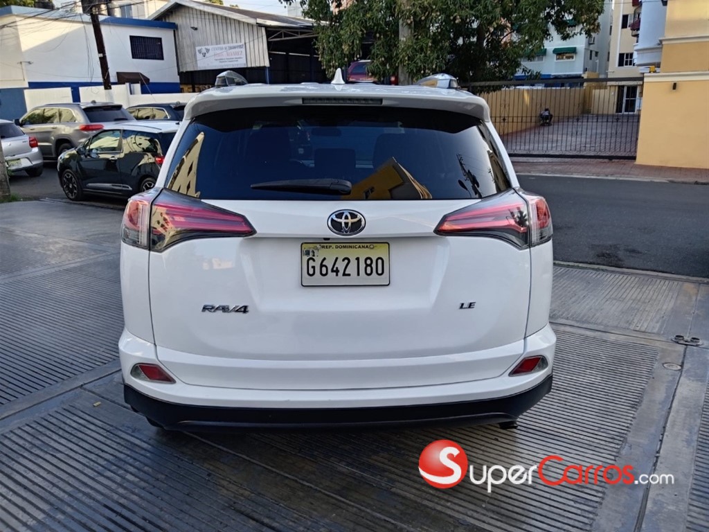 2017 Toyota RAV4 LE — foto 3 / 8