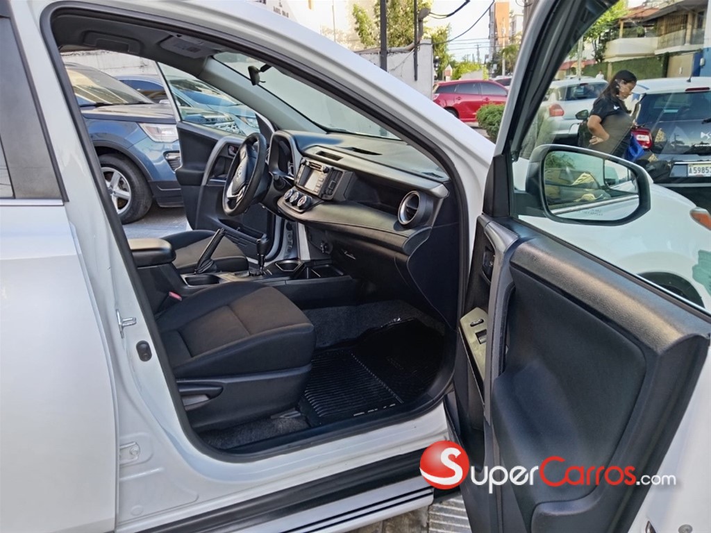 2017 Toyota RAV4 LE — foto 6 / 8