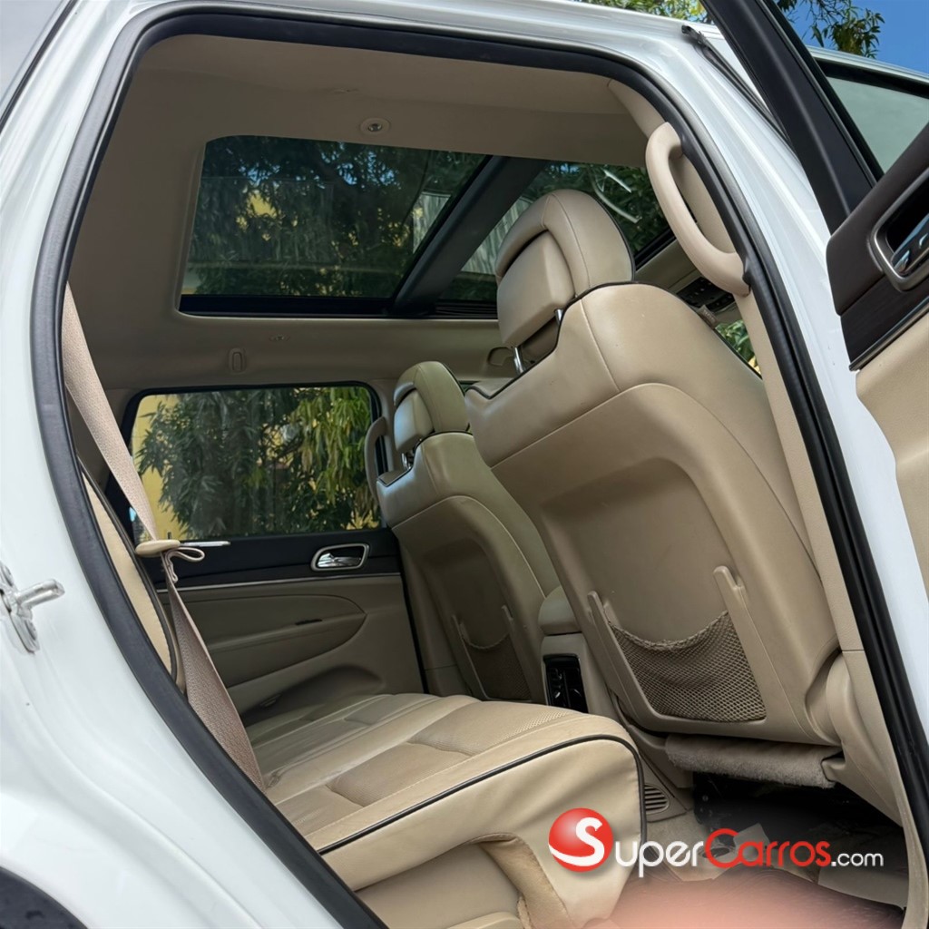 2017 Jeep Grand Cherokee Overland — foto 10 / 12