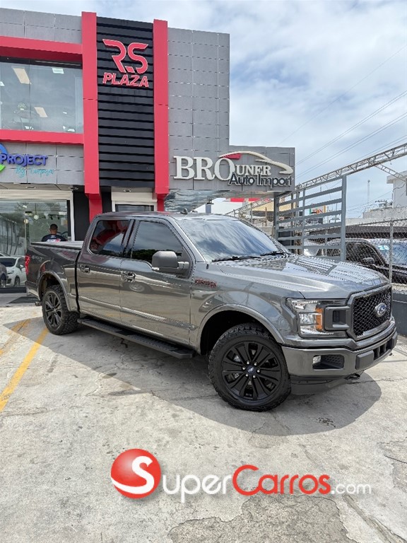 2019 Ford F 150 XLT — foto 2 / 8