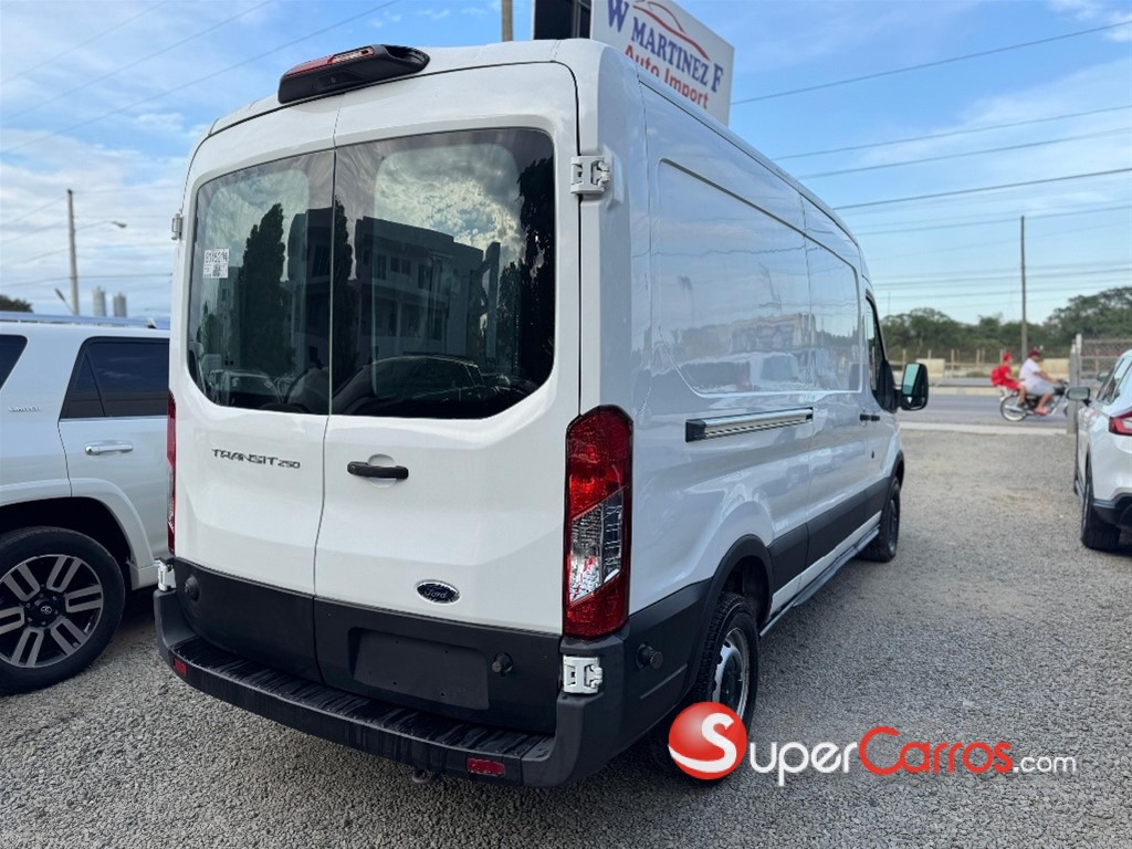 2019 Ford Transit 250 Cargo — foto 4 / 10