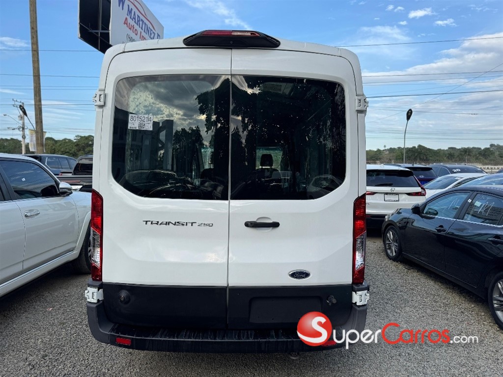 2019 Ford Transit 250 Cargo — foto 5 / 10