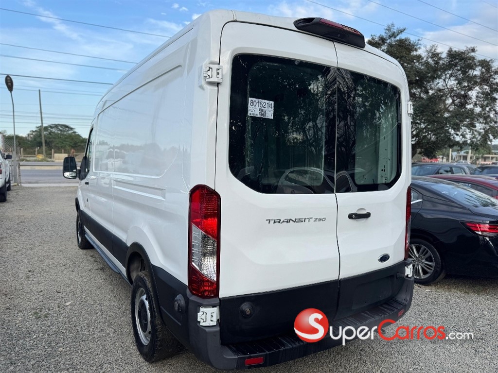 2019 Ford Transit 250 Cargo — foto 6 / 10