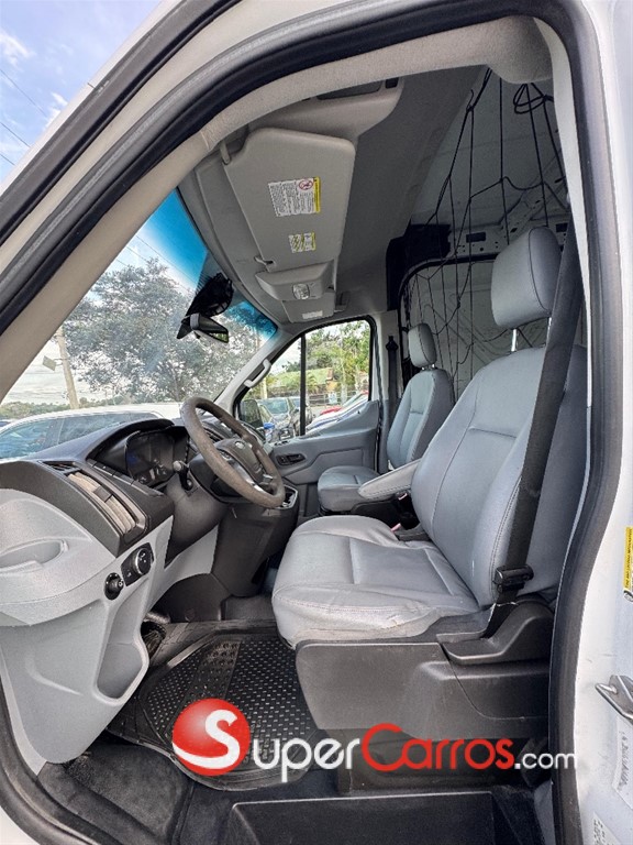 2019 Ford Transit 250 Cargo — foto 7 / 10