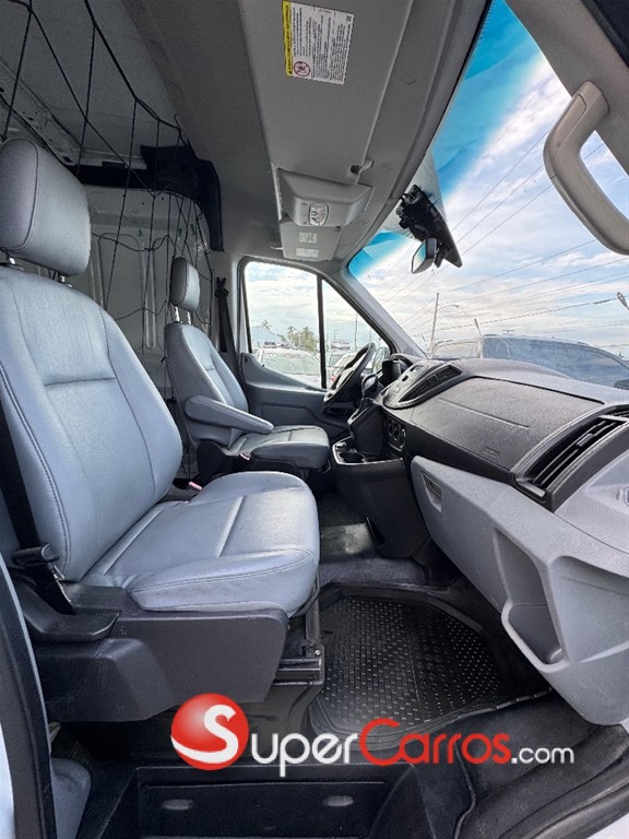 2019 Ford Transit 250 Cargo — foto 8 / 10
